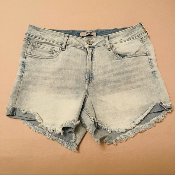 4 Pairs of Denim Shorts - Picture 2 of 13